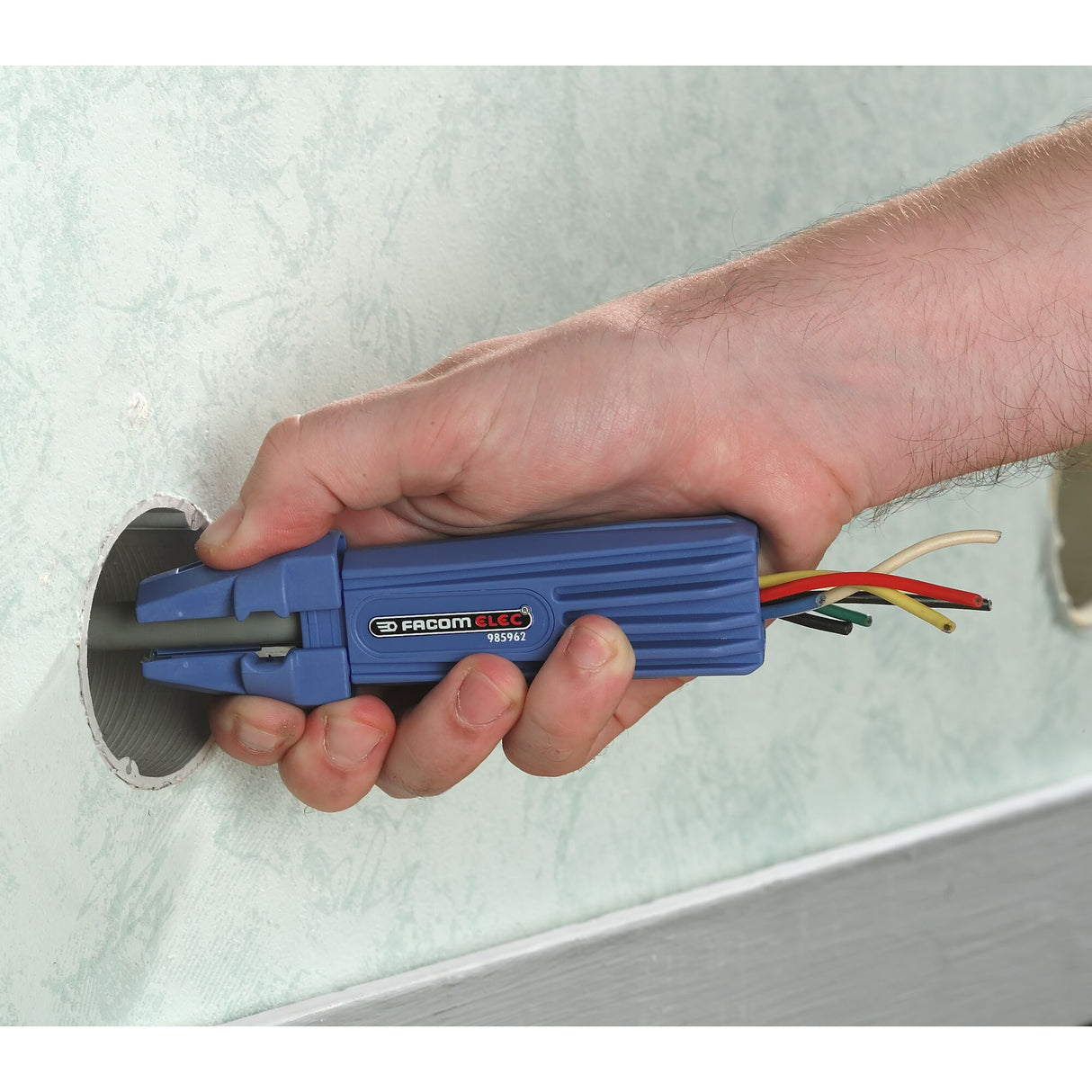 Outil à dégainer multifonctions