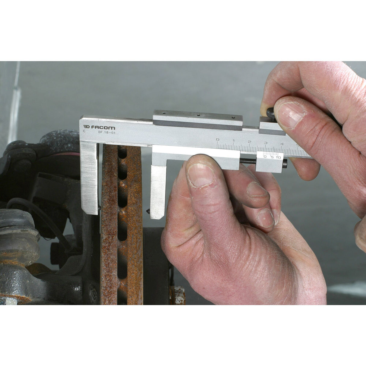 Pied à coulisse pour disques de frein